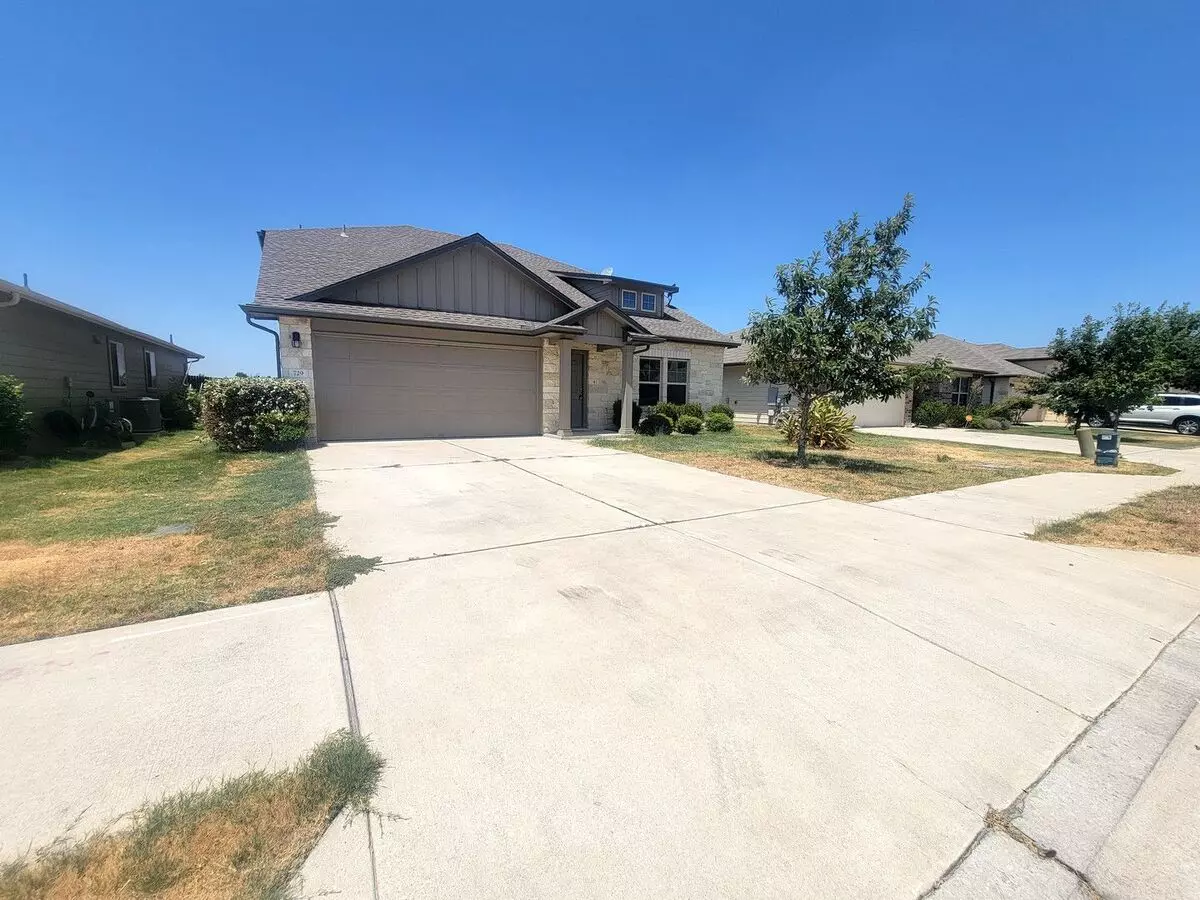729 Pinnacle Dr photo 2