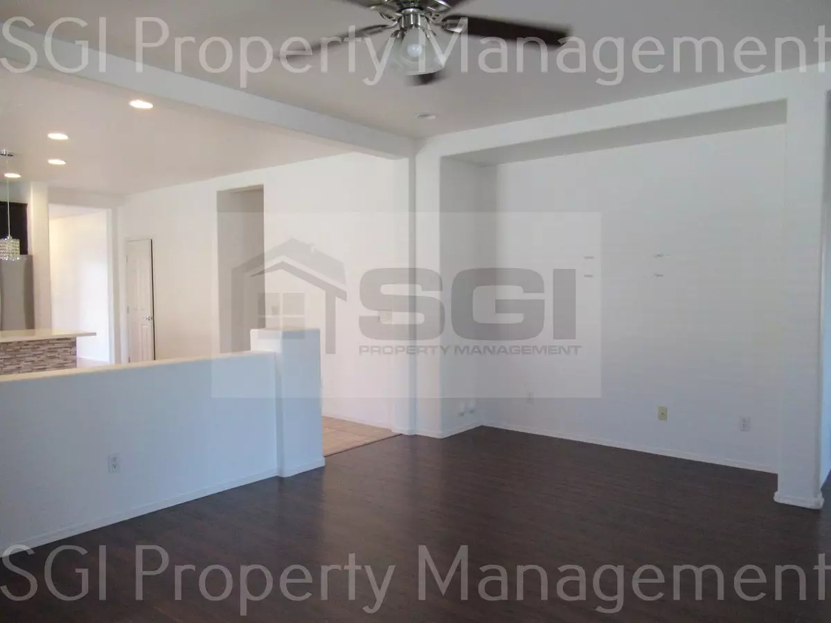1243 E Walnut Rd photo 4