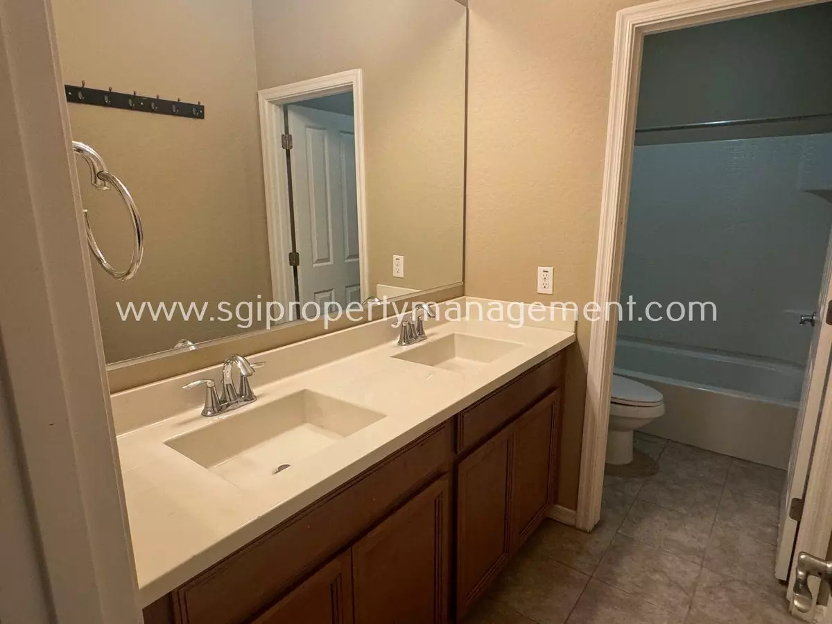 1472 E Flamingo Way photo 5