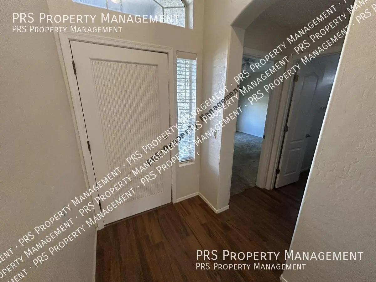 1671 W Princeton Ave photo 4