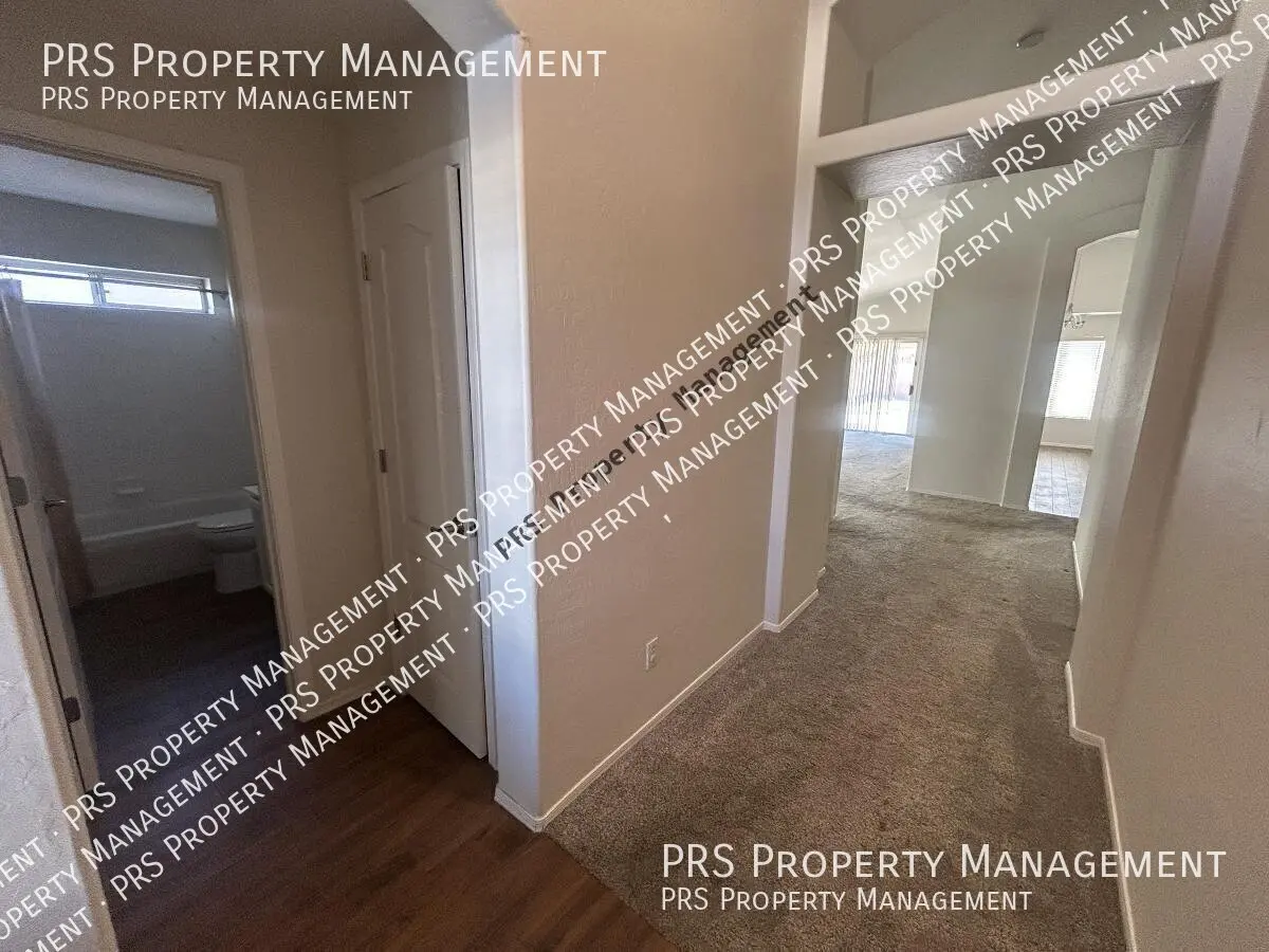 1671 W Princeton Ave photo 5