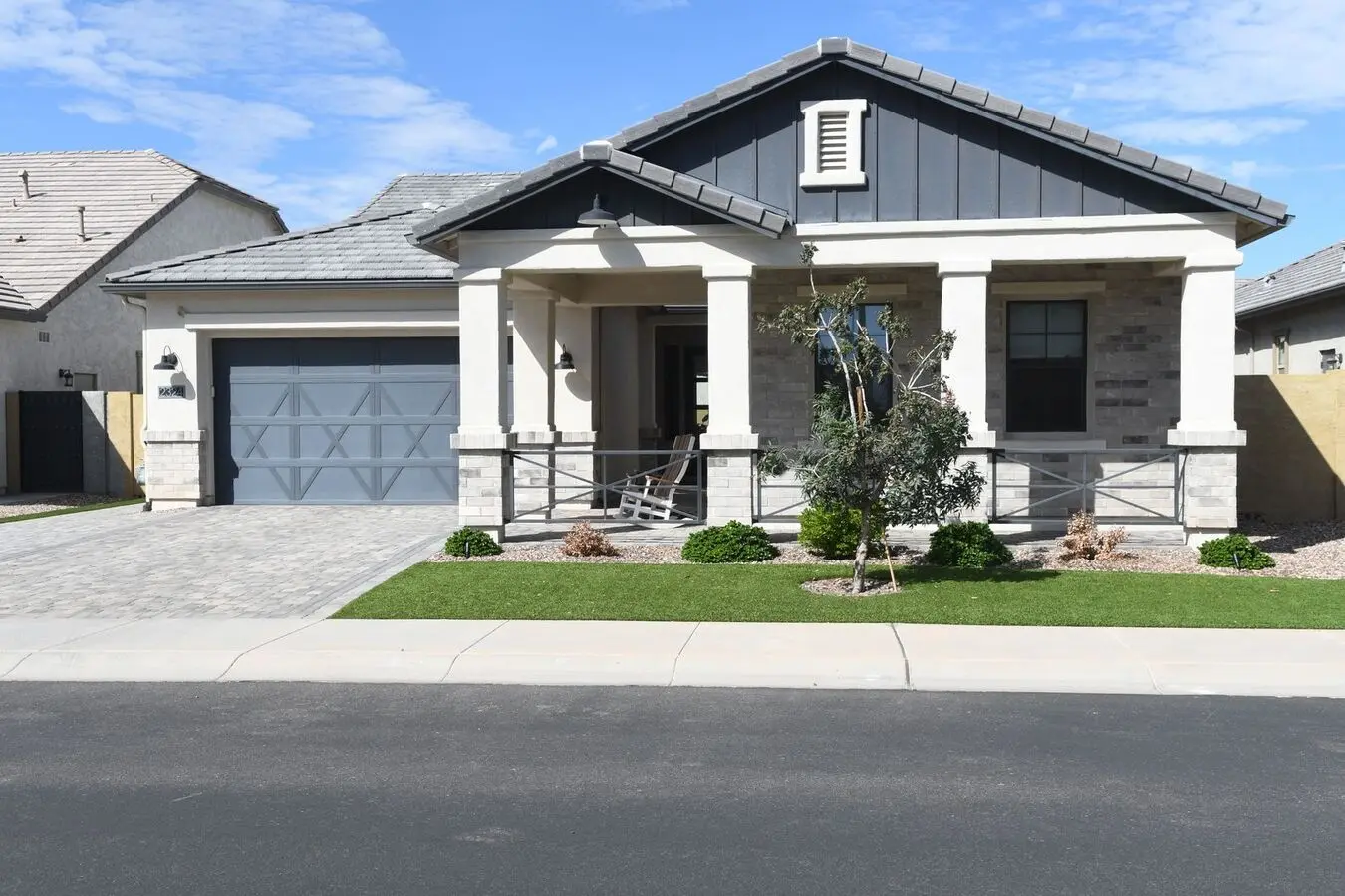 2324 E Canary Dr photo 2