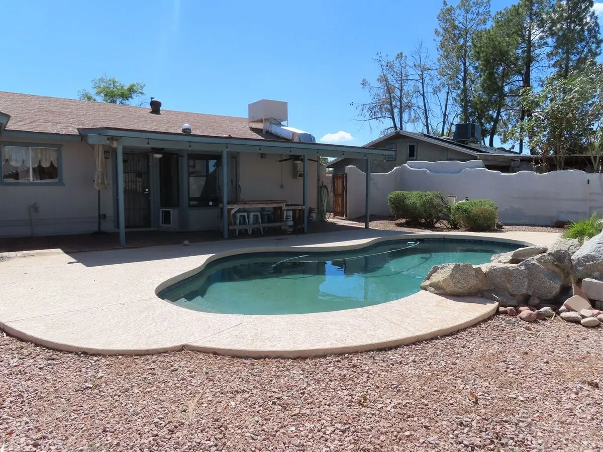 242 E Leah Ln photo 3