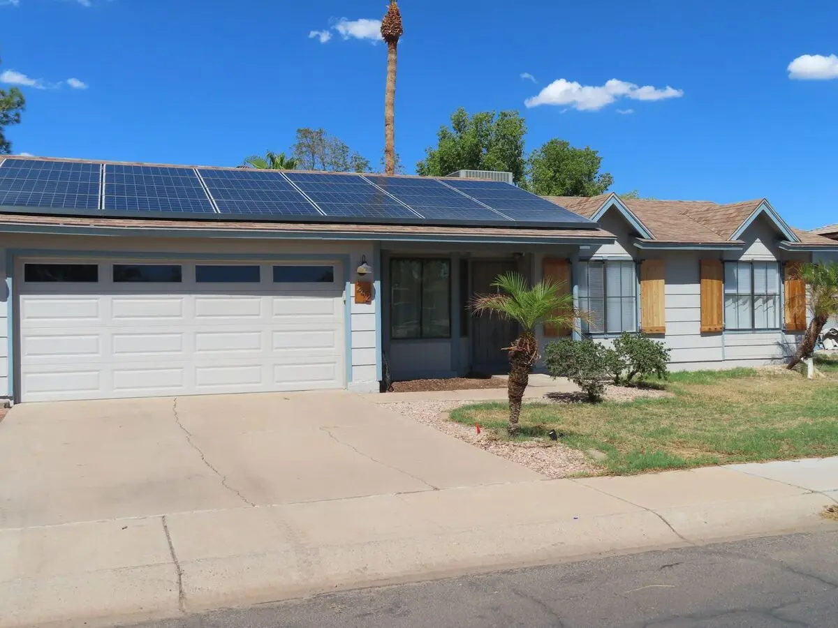 242 E Leah Ln photo 2