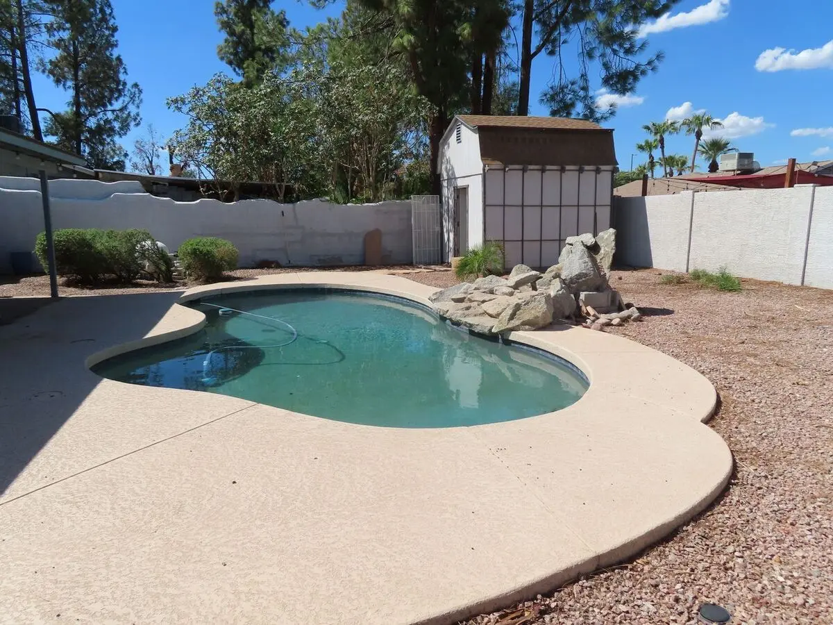 242 E Leah Ln photo 4