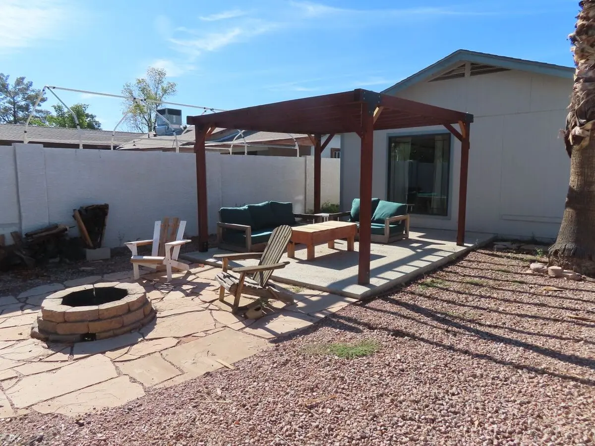 242 E Leah Ln photo 5