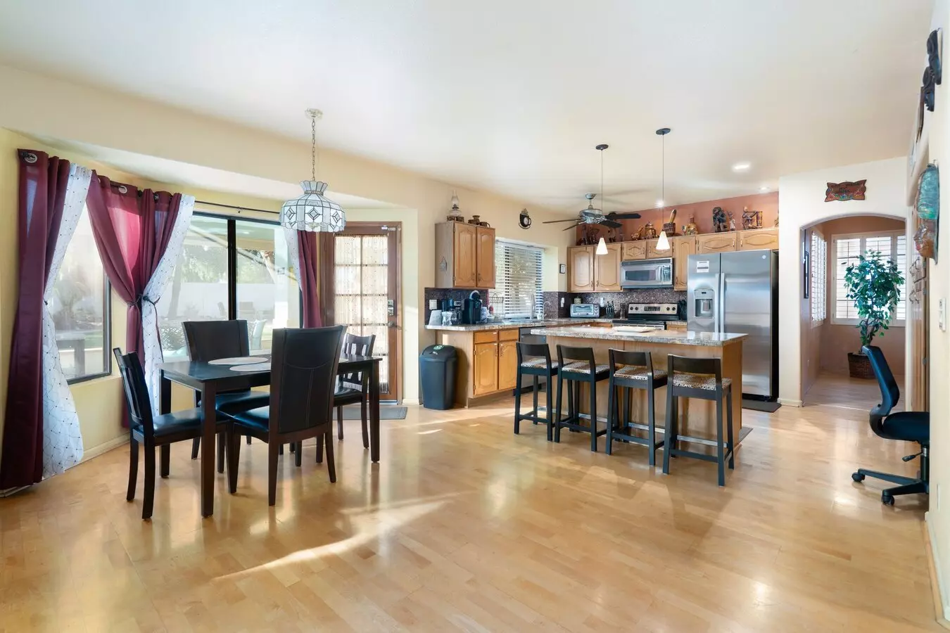 1126 W Wagner Dr photo 3