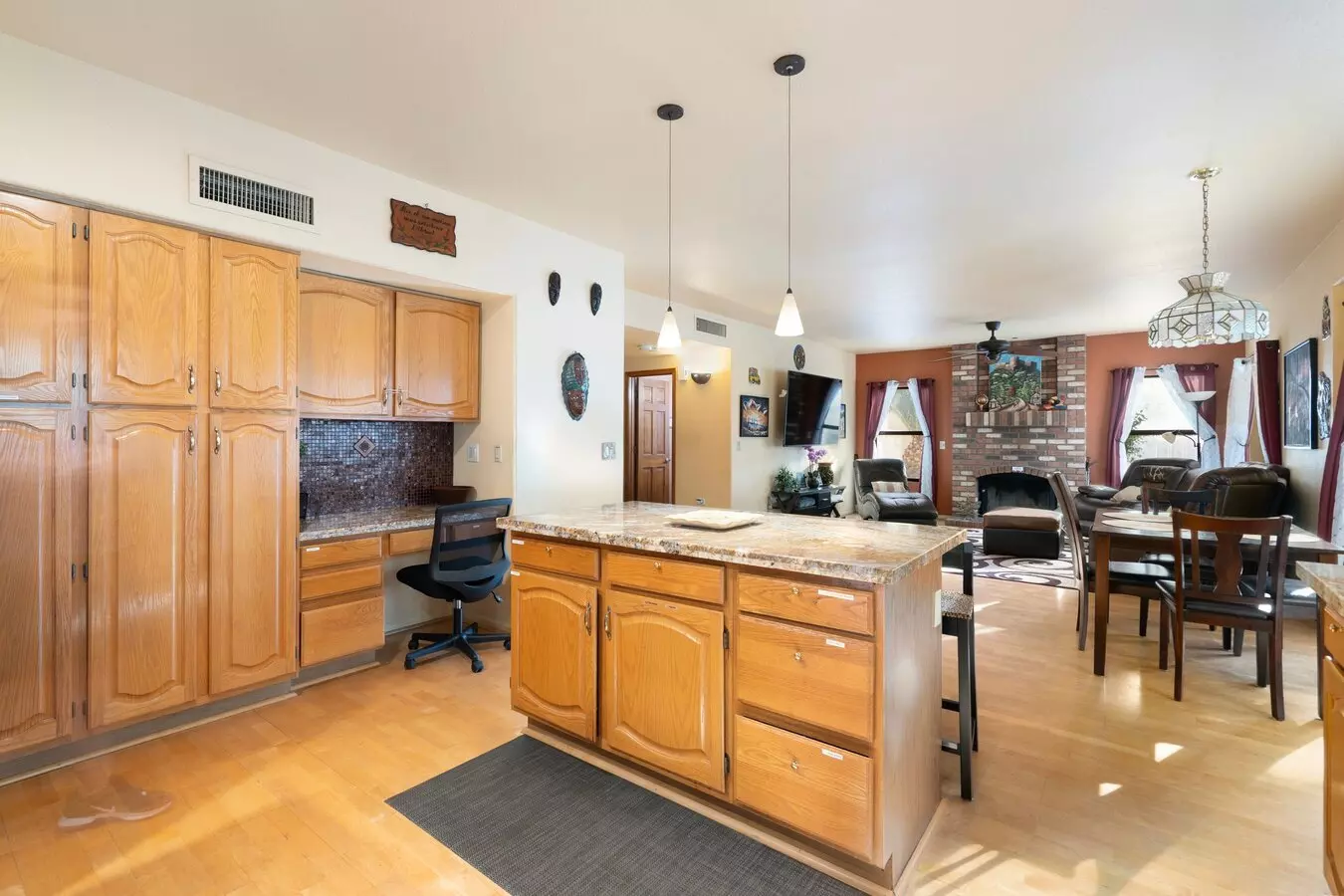 1126 W Wagner Dr photo 5