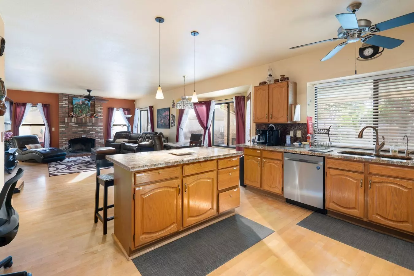 1126 W Wagner Dr photo 4