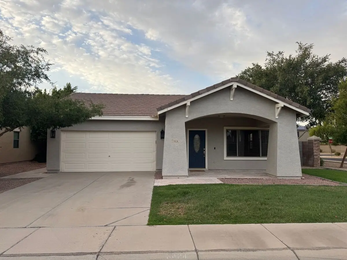 Attractive 4 Bedroom Home photo 3