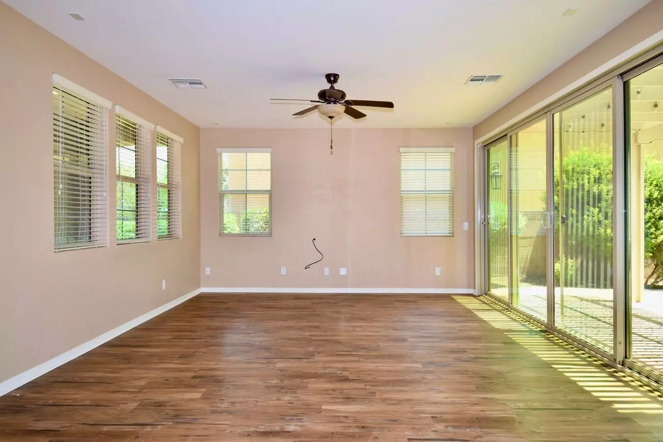 Beautiful 3 Bedroom With A Loft In Cooley Station! photo 2