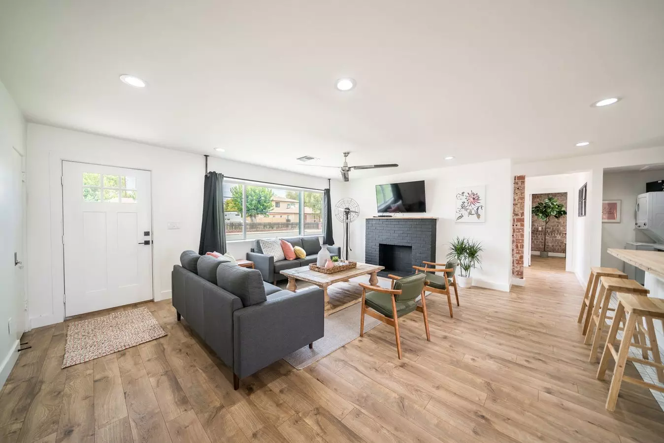 30 E Linda Ln photo 3