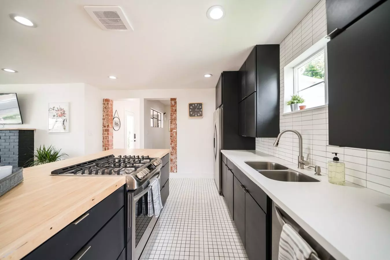 30 E Linda Ln photo 5