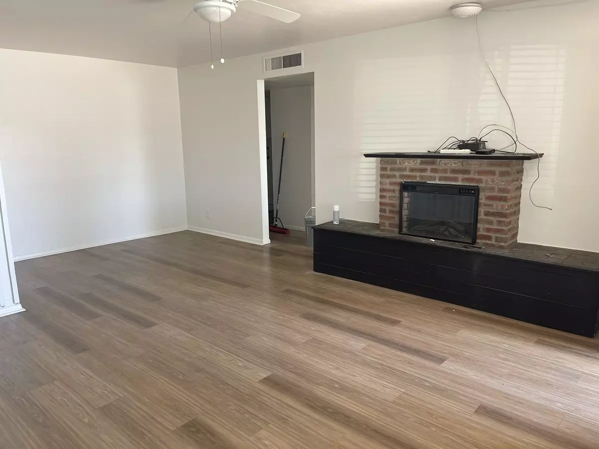 317 N Elm St Gilbert, AZ 85234 photo 3