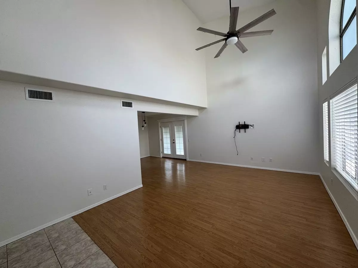 Gilbert House 3 Beds 2.5 Baths !! photo 4