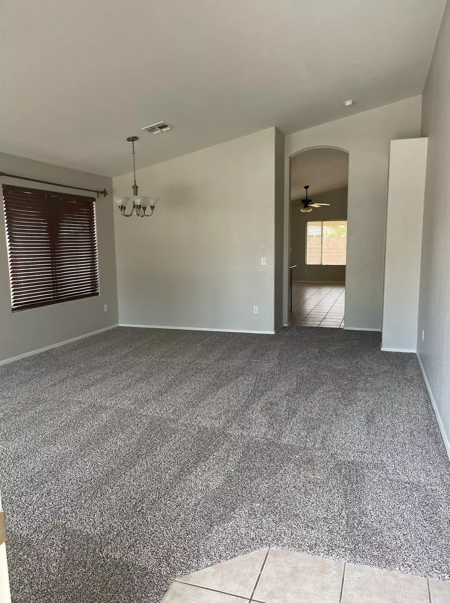 Gilbert House! 3 Beds 2Baths Close To Freeways! photo 2