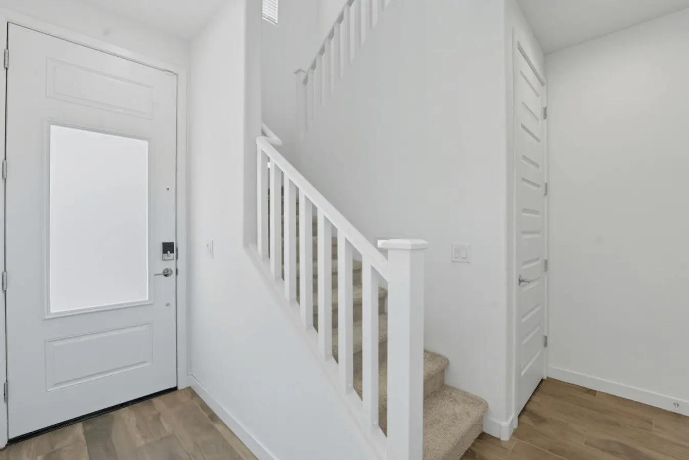 Like New Luxurious Model Home With 2 Master Suites In Warner Meadows! photo 4