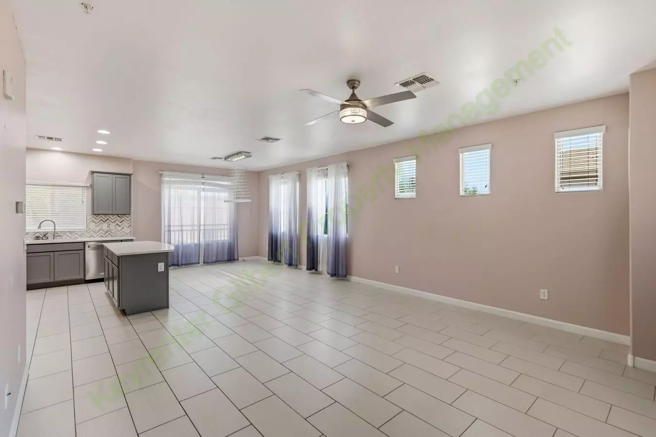 Beautiful 5Bedrooms Modern Style Home! photo 5
