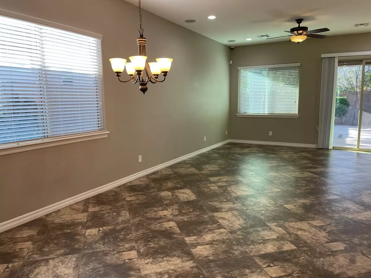 2543 E PENEDES Drive photo 4