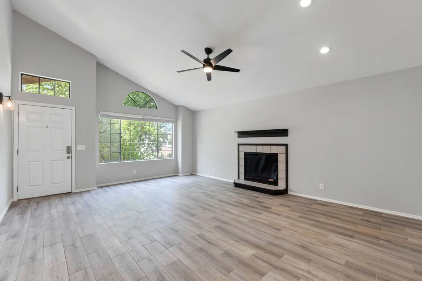 Spacious 4-befroom 2-bathroom Home In Gilbert, Az! photo 5