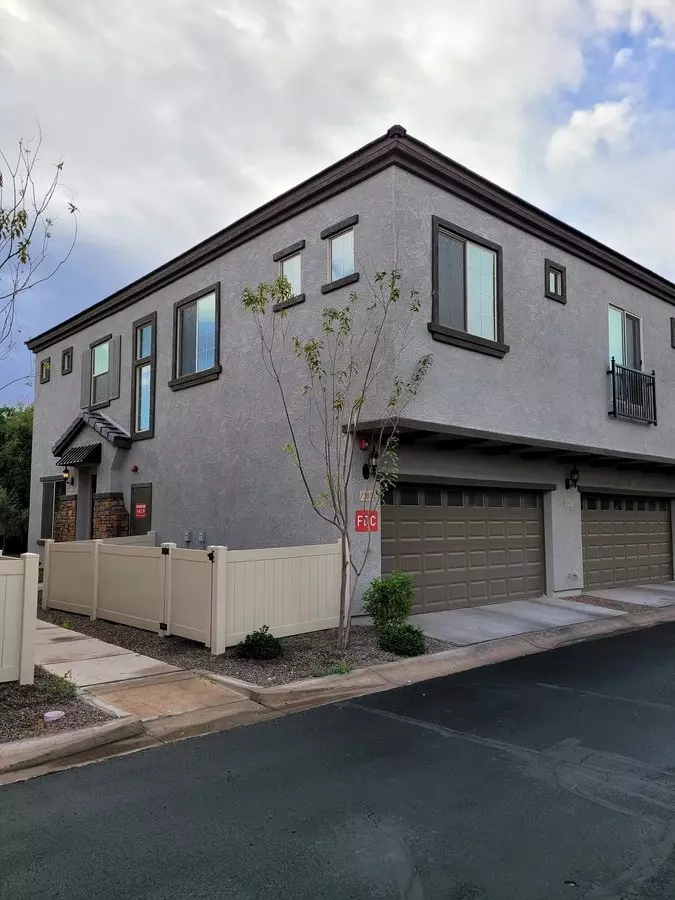 Wonderful Newly Built Townhome photo 2