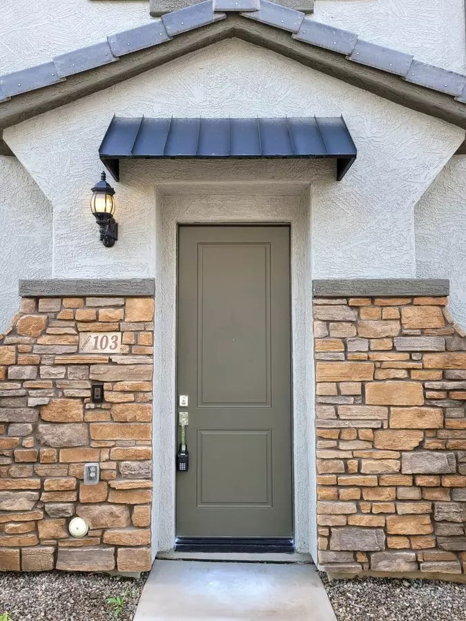 Wonderful Newly Built Townhome photo 3