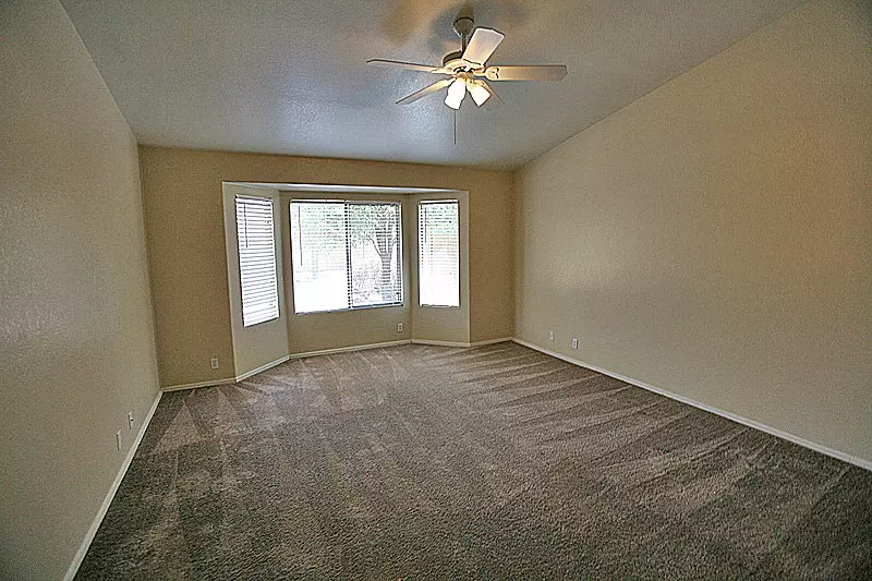 10407 W Medlock Dr photo 5