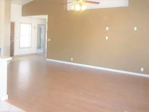 10225 W Windsor Blvd photo 3