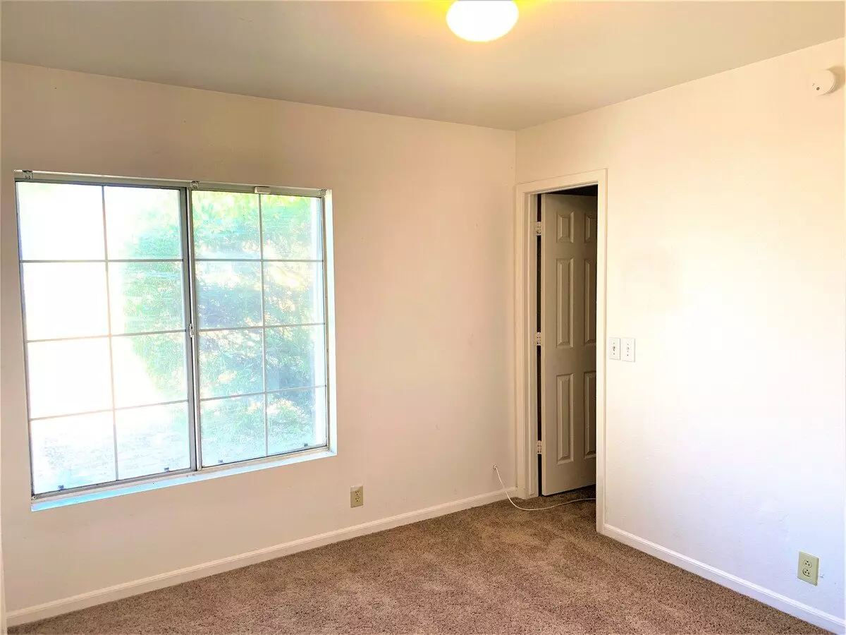 10225 W Windsor Blvd photo 4