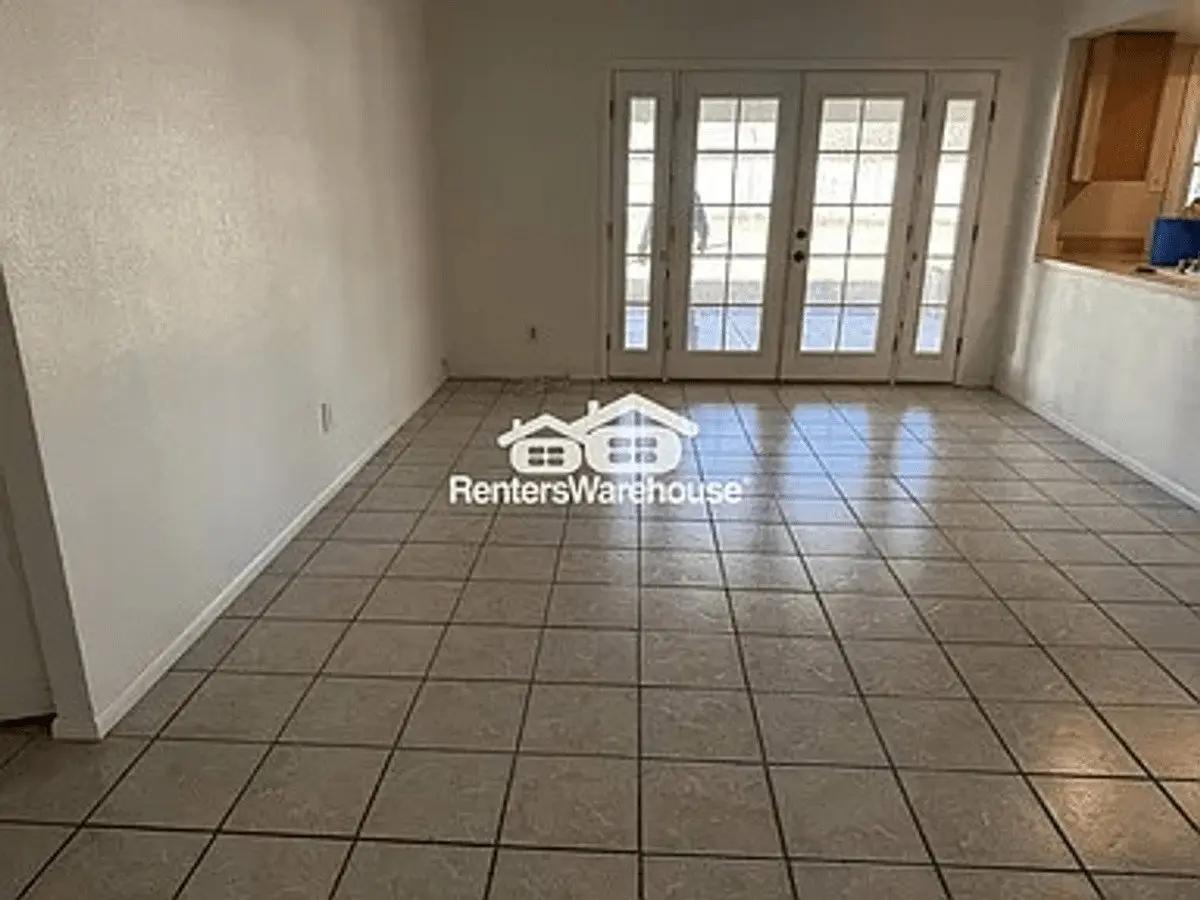 5722 W Tierra Buena Ln Glendale, AZ 85306 photo 4