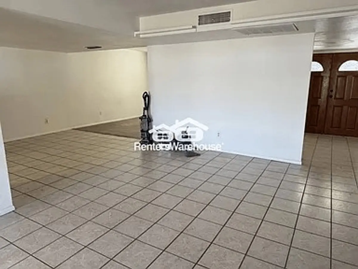 5722 W Tierra Buena Ln Glendale, AZ 85306 photo 3