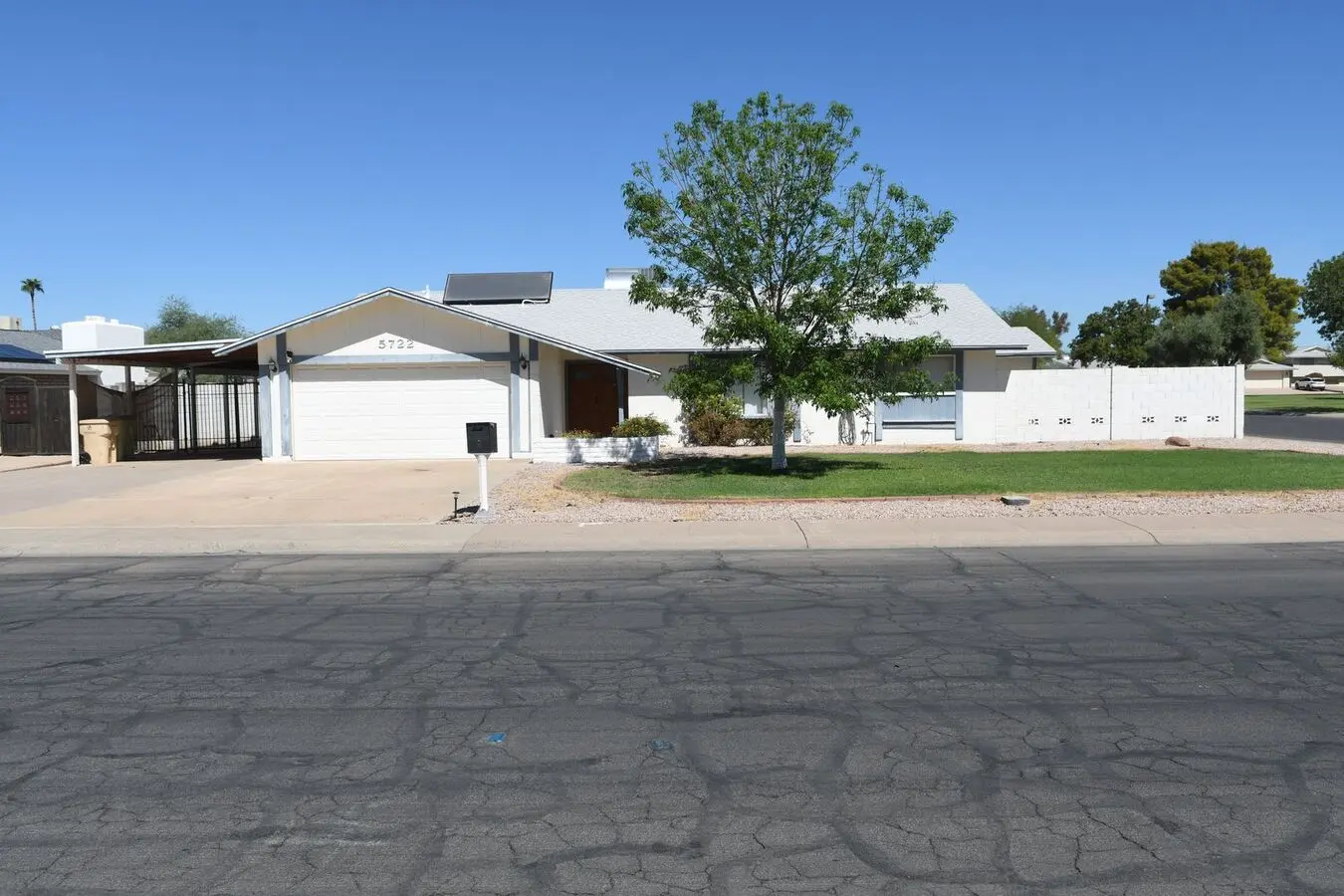 5722 W Tierra Buena Ln Glendale, AZ 85306 photo 2