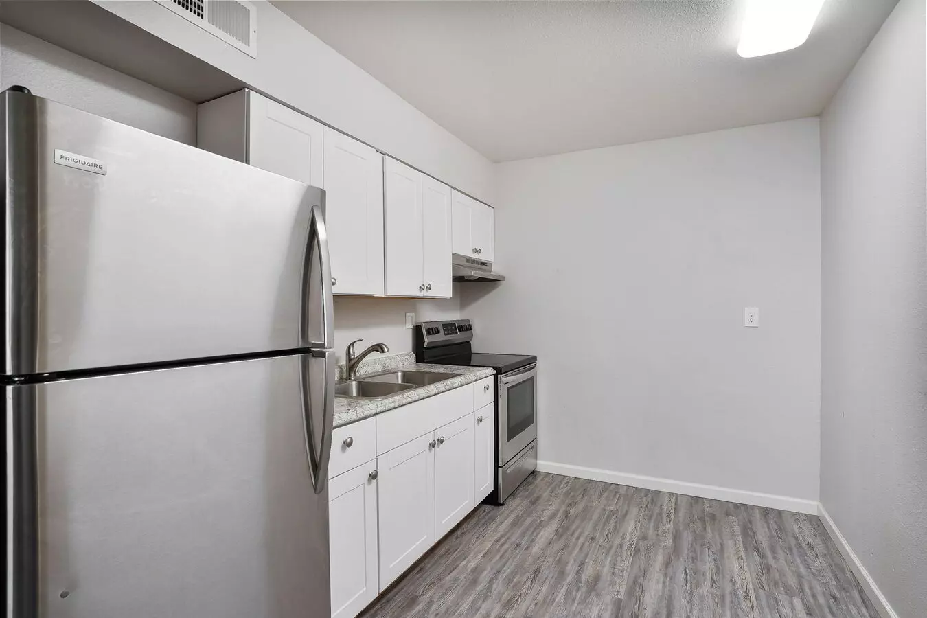 6621 W Myrtle Ave photo 4
