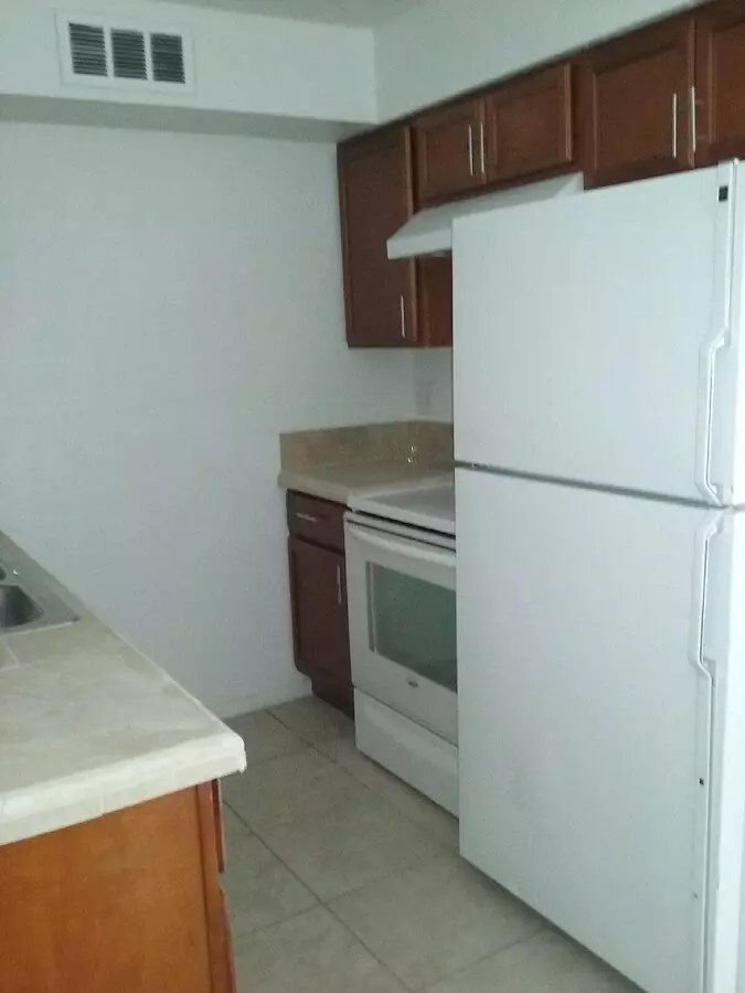 7501 W Glenn Dr photo 2