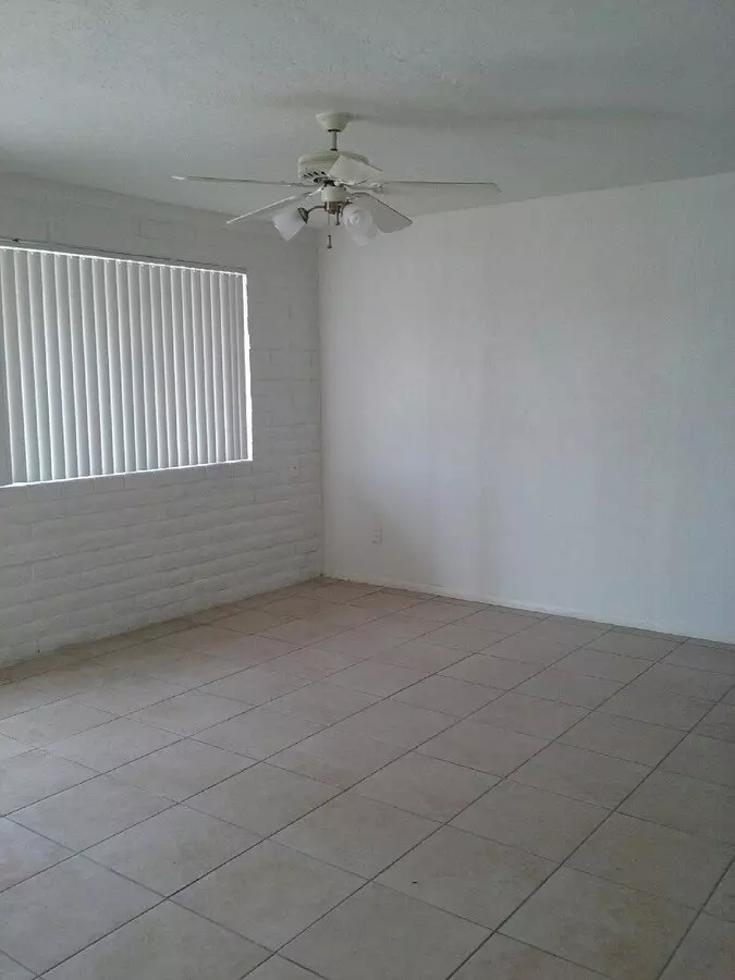 7501 W Glenn Dr photo 3