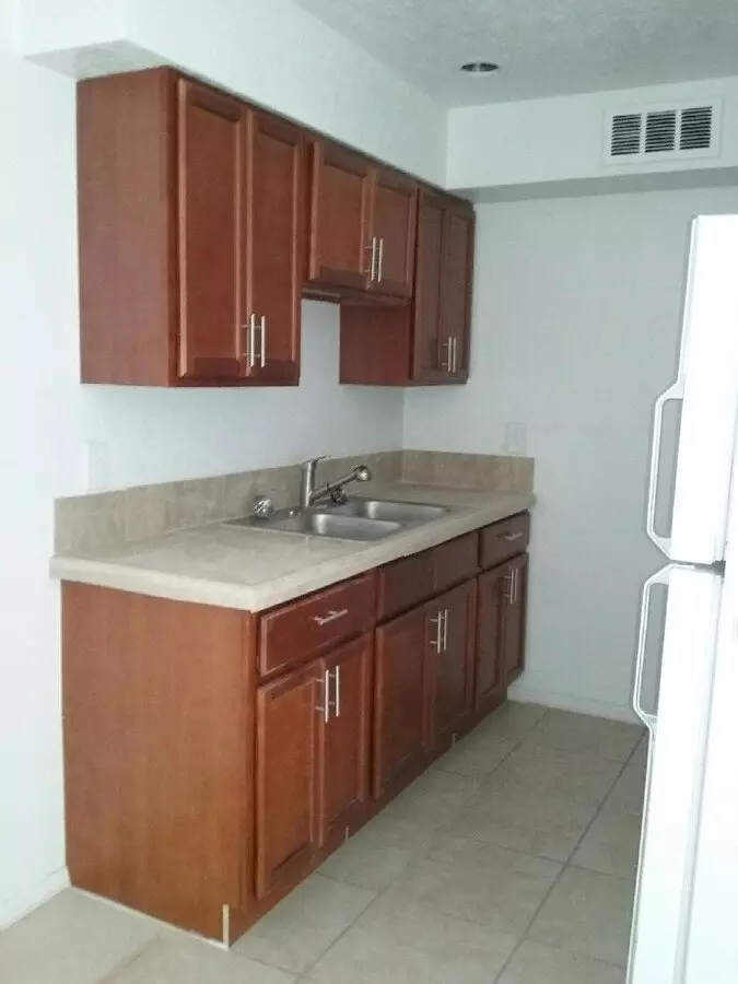 7501 W Glenn Dr photo 4