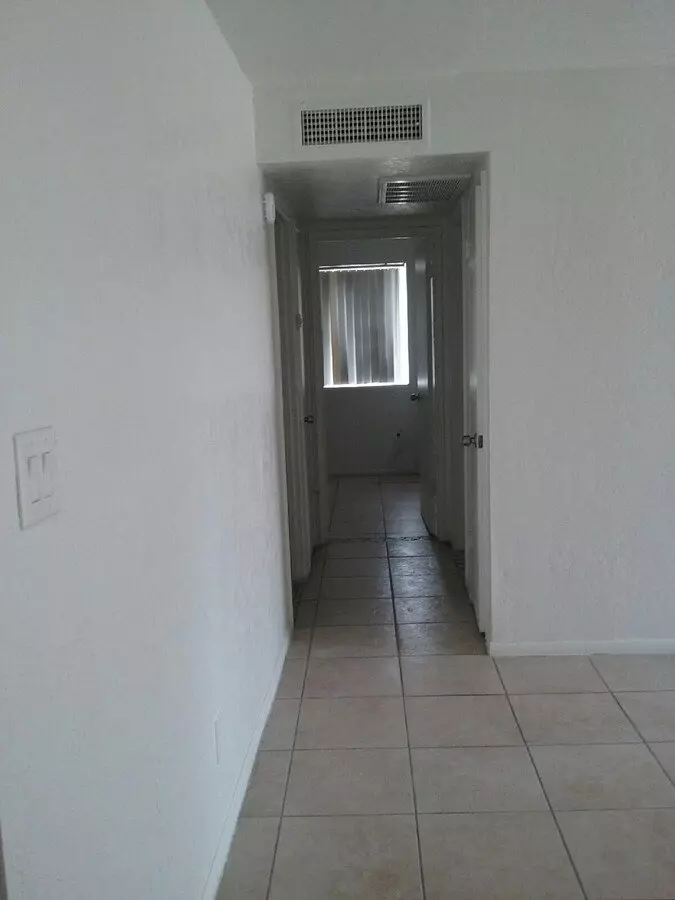 7501 W Glenn Dr photo 5