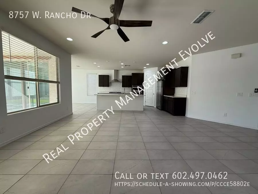 8757 W Rancho Drive photo 3