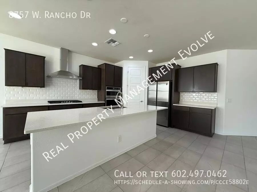 8757 W Rancho Drive photo 5