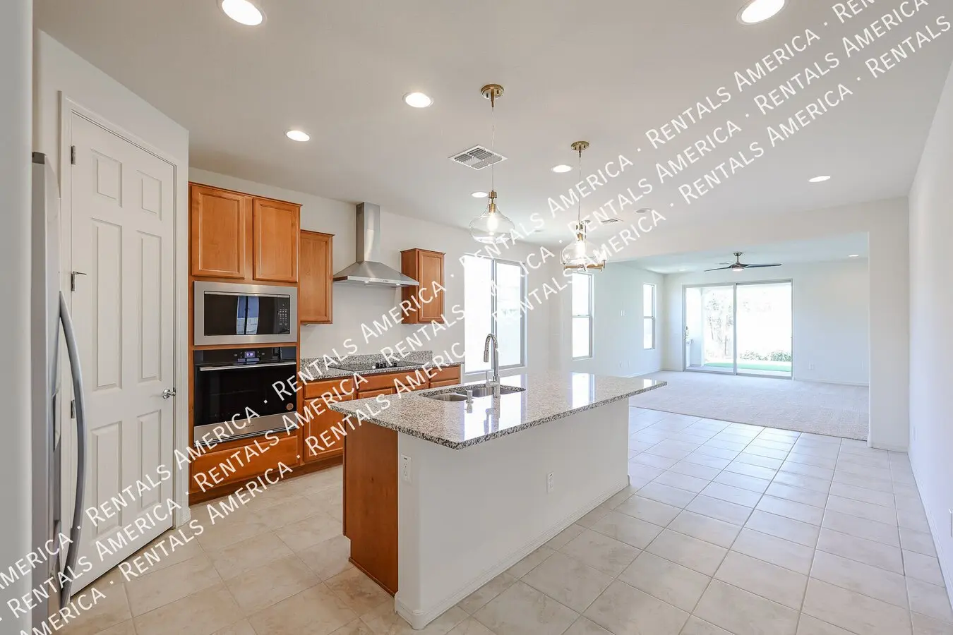 9046 W Luke Ave photo 3