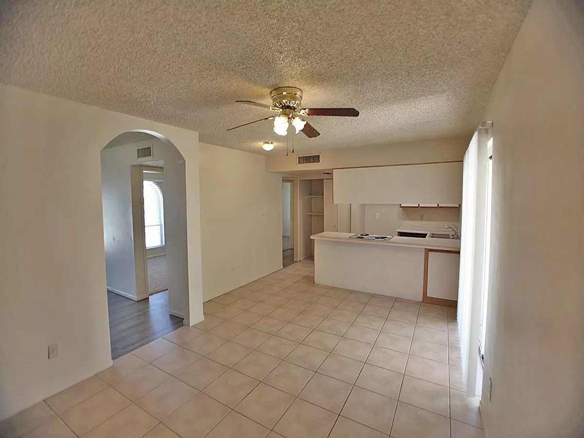 6043 North 71st Lane, Glendale, AZ 85303 photo 5