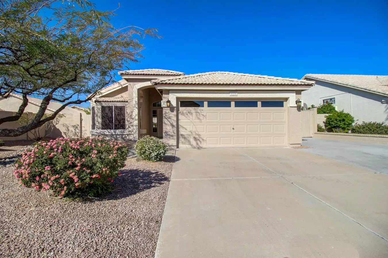 6124 W Whispering Wind Dr photo 2