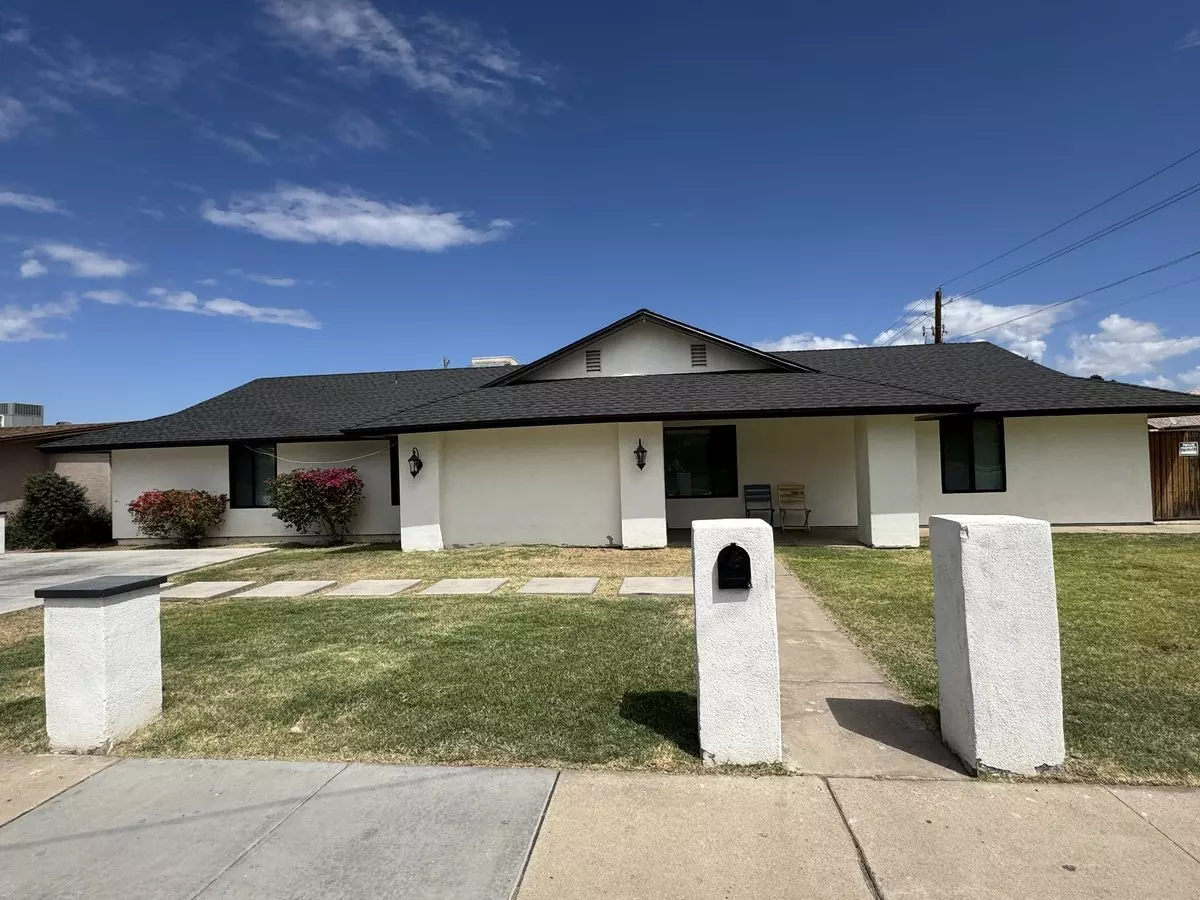 5502 W Frier Dr photo 2