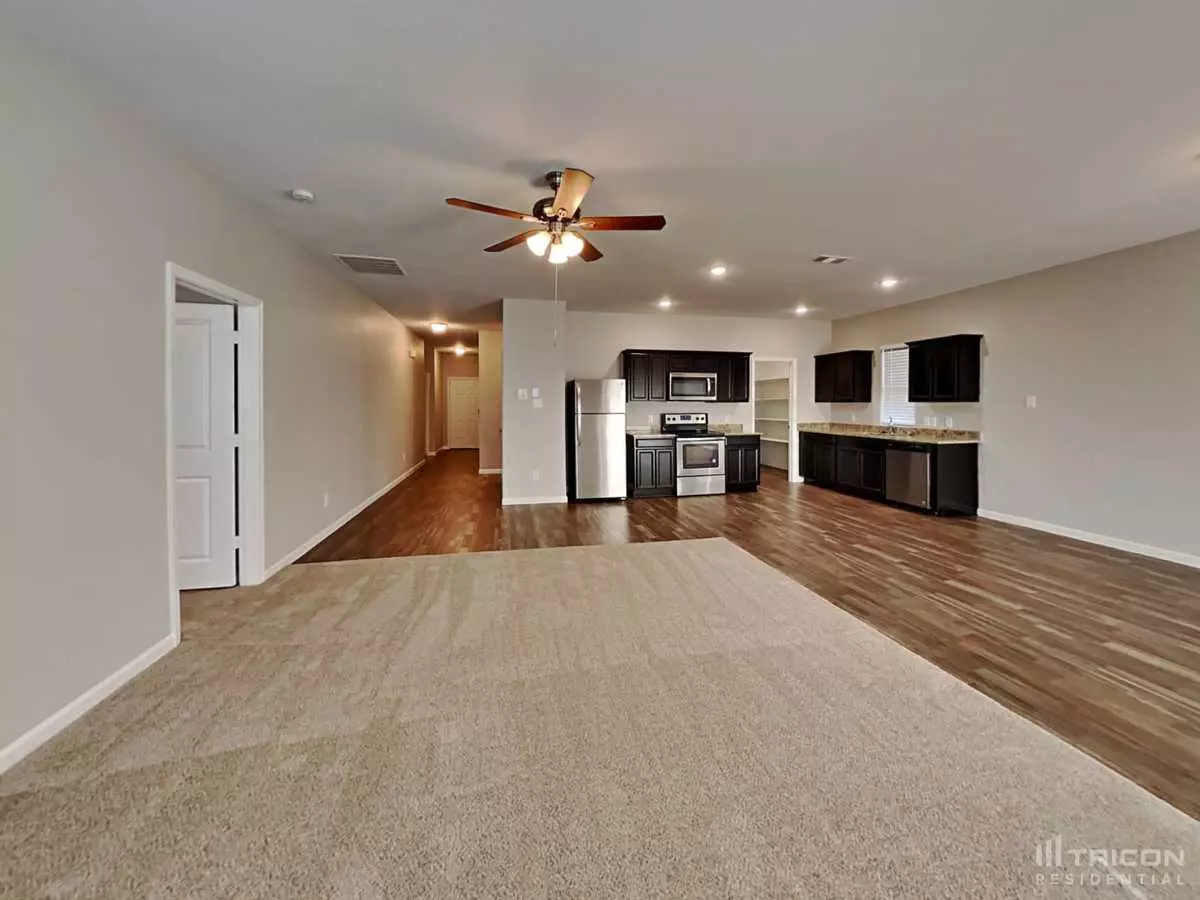 408 Glen Meadow Drive, Glenn Heights, TX 75154 photo 4