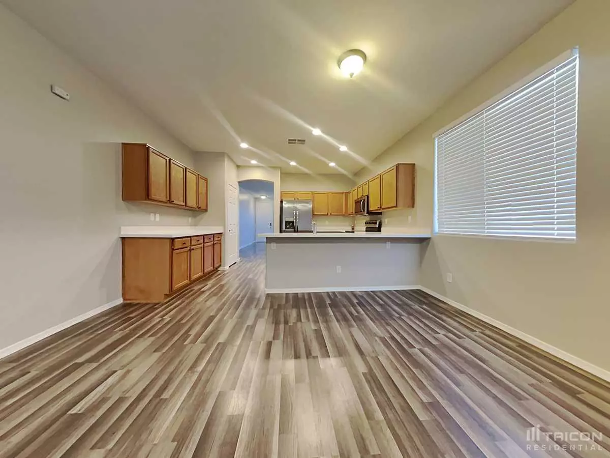 13319 South 176th Lane, Goodyear, AZ 85338 photo 2