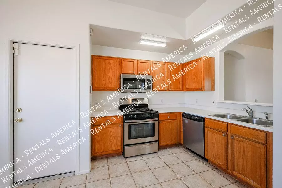 16195 W Lincoln St photo 2