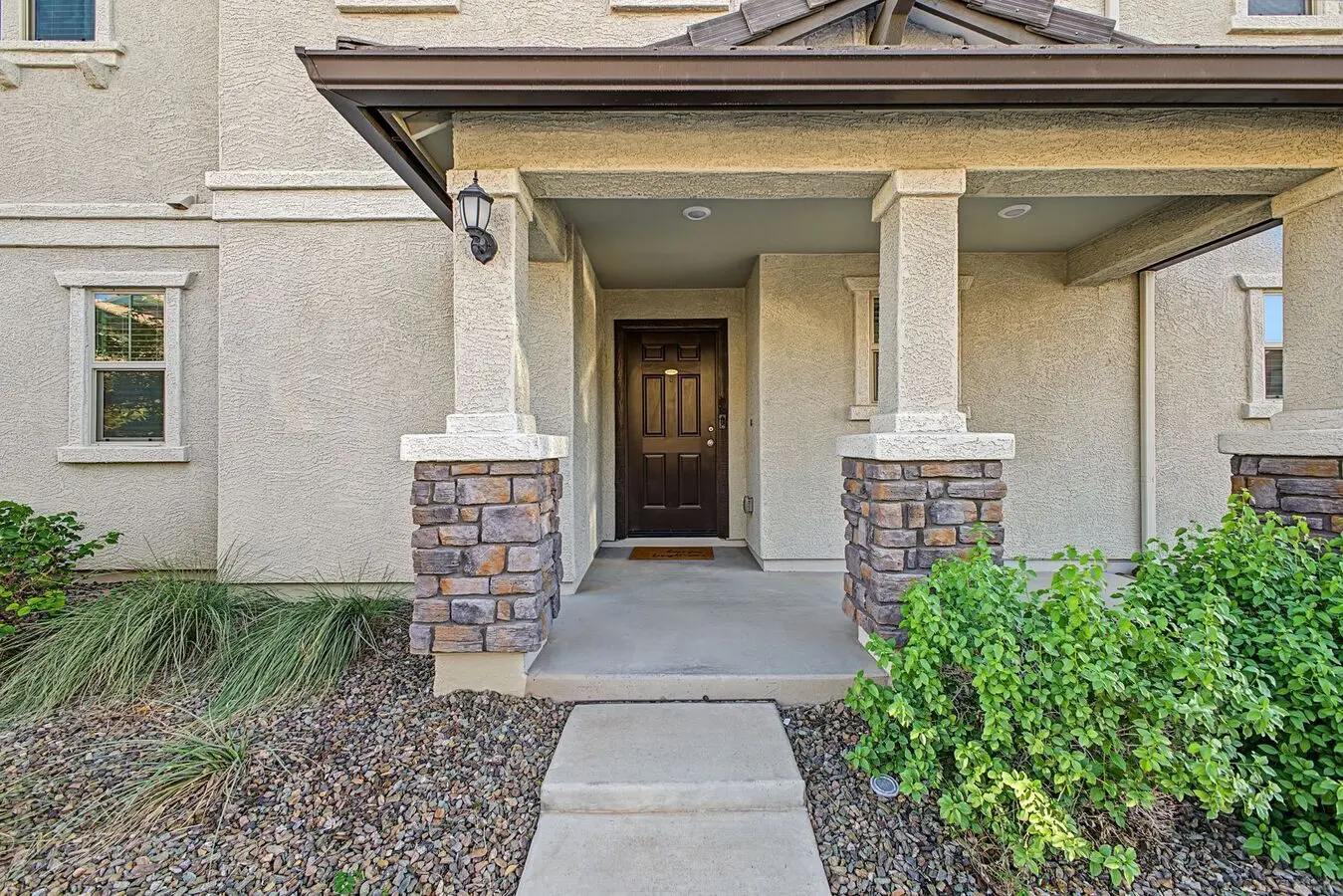 Beautiful 3-bedroom Home With Loft, Den &amp; Upgraded Kitchen photo 4
