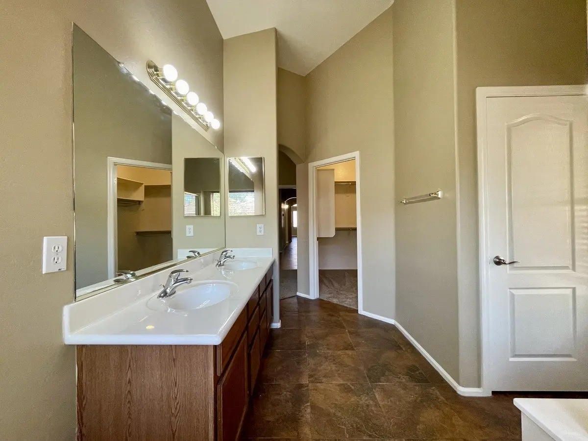 16143 W Hilton Ave photo 4