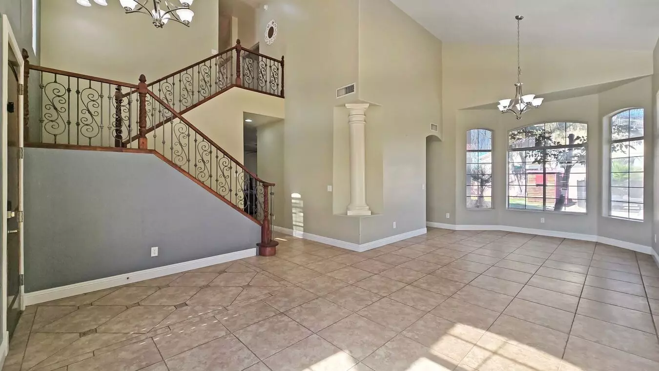 13874 West Wilshire Drive, Goodyear, AZ 85395 photo 4