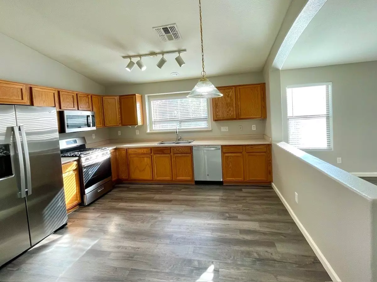 Updated 3 Bedroom photo 2